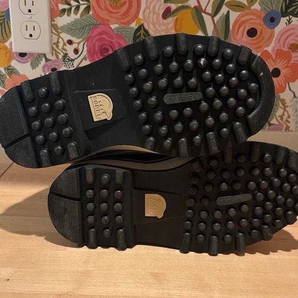 Sorel Black and Gray Winter Boots - Picture 5 of 6